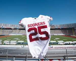 Image post by @ou_football on Instagram