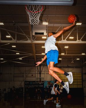 Image post by @romerunshoops on Instagram