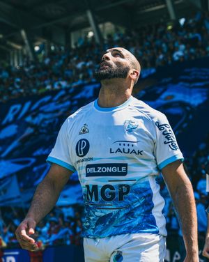 Image post by @avironrugbypro on Instagram