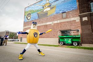 Image post by @Brewers on Twitter