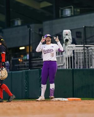 Image post by @uwsoftball on Instagram