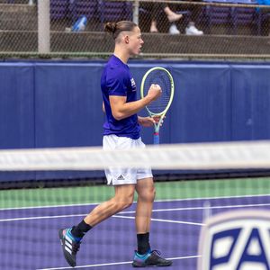 Image post by @uw_mtennis on Instagram