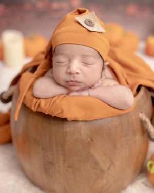 Image post by @newbornbabyphotographystudio on Instagram