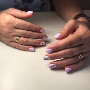 Image post by @nestanails on Instagram