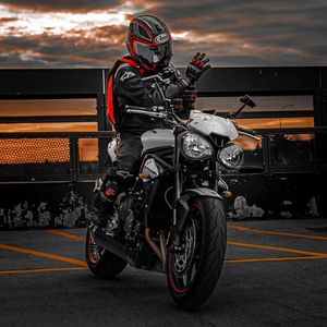 Image post by @wolfridesbikesWRB on Facebook