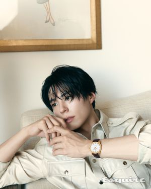 Image post by @esquire.korea on Instagram