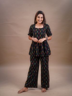 Image post by @shraddhaa_trends on Instagram