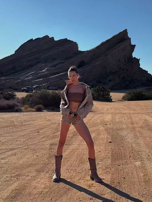 Image post by @smfksmfk on Instagram