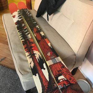 Image post by @j_skis on Instagram