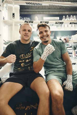 Image post by @MatchroomBoxing on Twitter