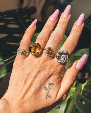 Image post by @maejeanvintage on Instagram