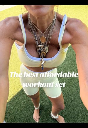 Video post by @shop.with.caroline on TikTok