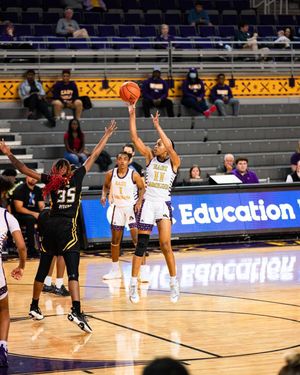 Image post by @ecuwbb on Instagram