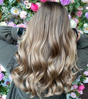 Image post by @enjoyhairstyling.aalen on Instagram