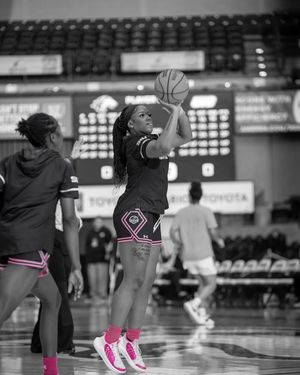 Image post by @SalukiWBasketball on Facebook