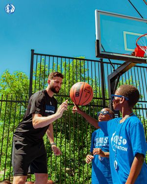 Image post by @mavsoffcourt on Instagram