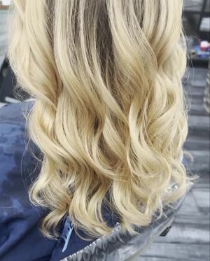 Video post by @OmbreSalonPV on Facebook