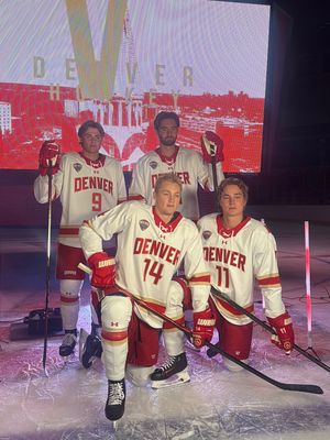 Image post by @du_hockey on Instagram