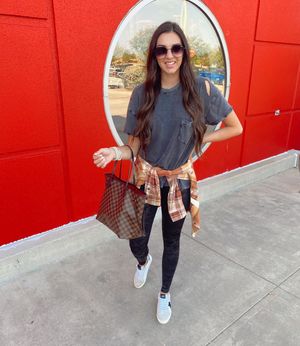 Image post by @sabrinanoellee on Instagram