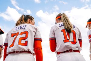 Image post by @clemsonsoftball on Twitter