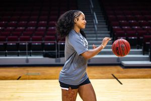 Image post by @elonwbasketball on Instagram