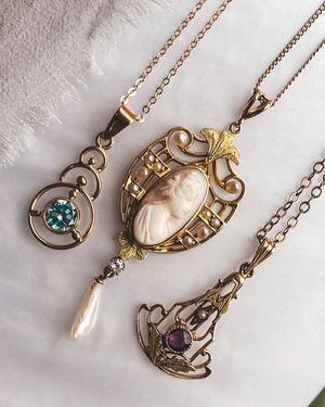 Image post by @maejeanvintage on Instagram