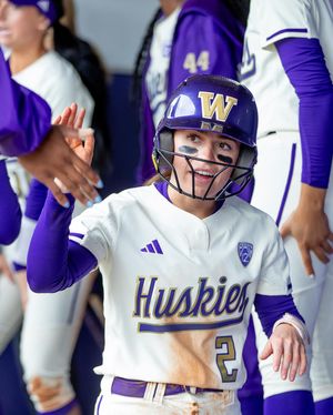 Image post by @uwsoftball on Instagram