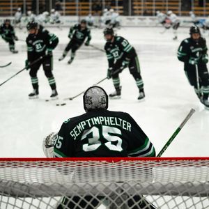 Image post by @undmhockey on Instagram