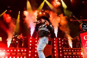 Image post by @hardrockholly on Instagram