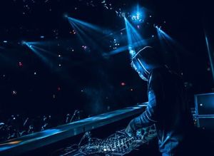 Image post by @marqueelv on Facebook