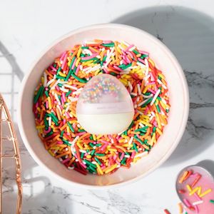 Image post by @eosproducts on Instagram
