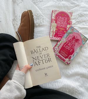 Image post by @blondiereads_ on Instagram