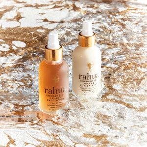 Video post by @RahuaBeauty on Facebook