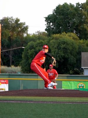 Image post by @hottotsbaseball on Instagram