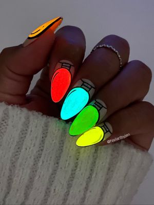 Image post by @nailartbyjen on Instagram