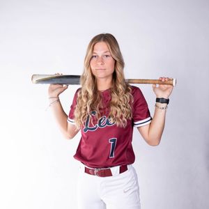 Image post by @leeusoftball on Instagram