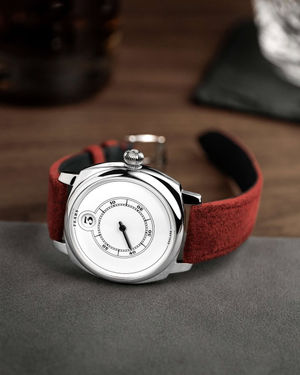 Image post by @fearswatches on Instagram