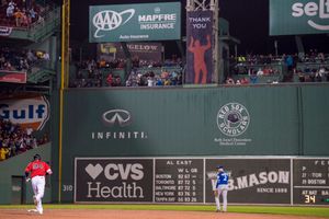 Image post by @fenwaypark on Twitter