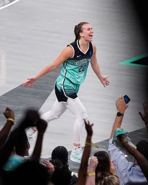 Image post by @lizzyhcreates on Instagram