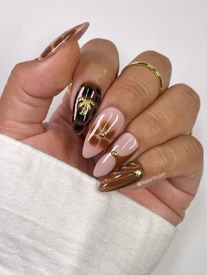 Image post by @nailartbyjen on Instagram