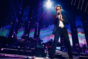 Image post by @MarcAnthony on Twitter