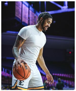 Image post by @thrubenslenss on Instagram