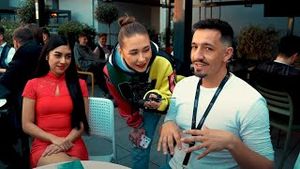 Video post by @emyalupei on YouTube