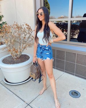 Image post by @sabrinanoellee on Instagram