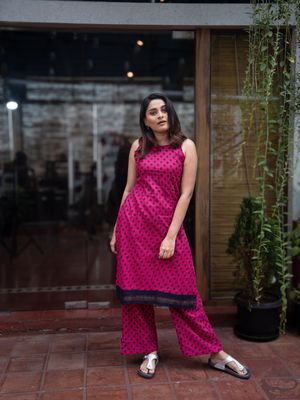 Image post by @shraddhaa_trends on Instagram