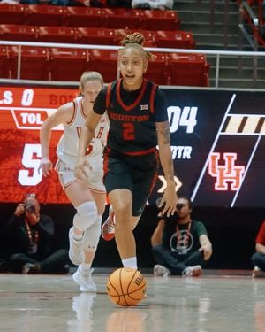 Image post by @uhcougarwbb on Instagram