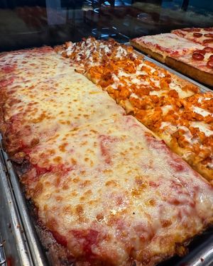 Image post by @AngelosPalacePizzaCumberland on Facebook