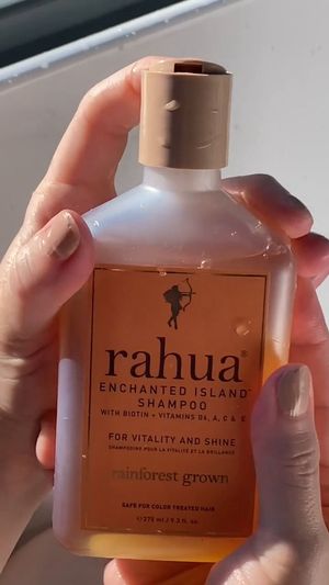 Video post by @RahuaBeauty on Facebook