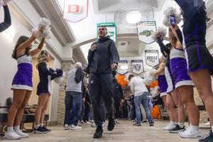 Image post by @tommiehoops on Instagram