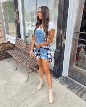 Image post by @sabrinanoellee on Instagram